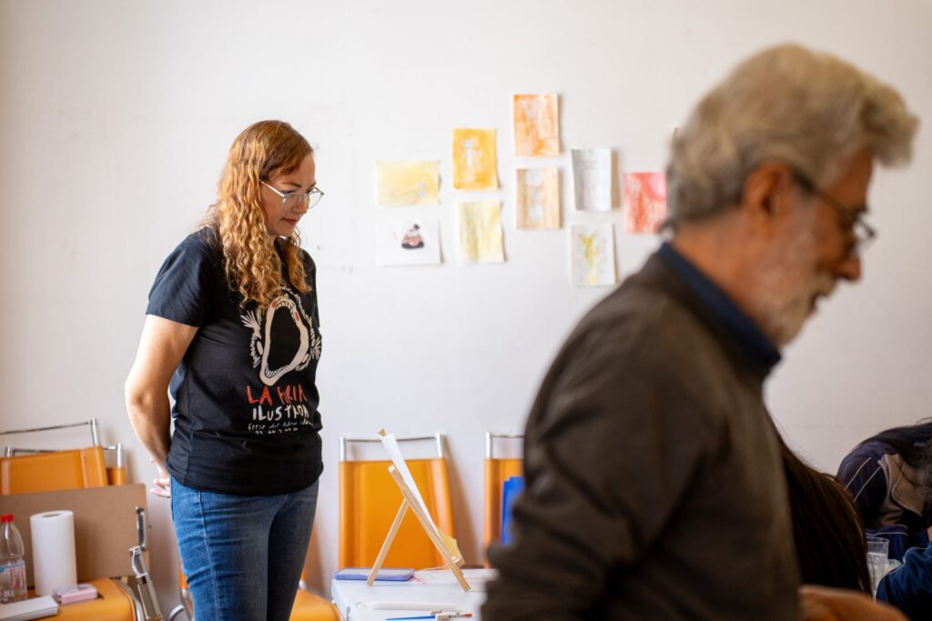 Postas creativas con lana, greda y acuarelas en la Feria Interactiva de Espacios Culturales