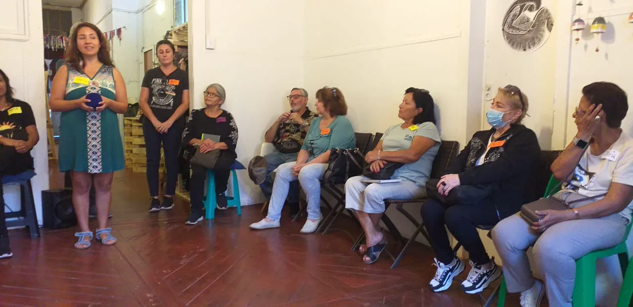 Encuentro comunitario en la sala
